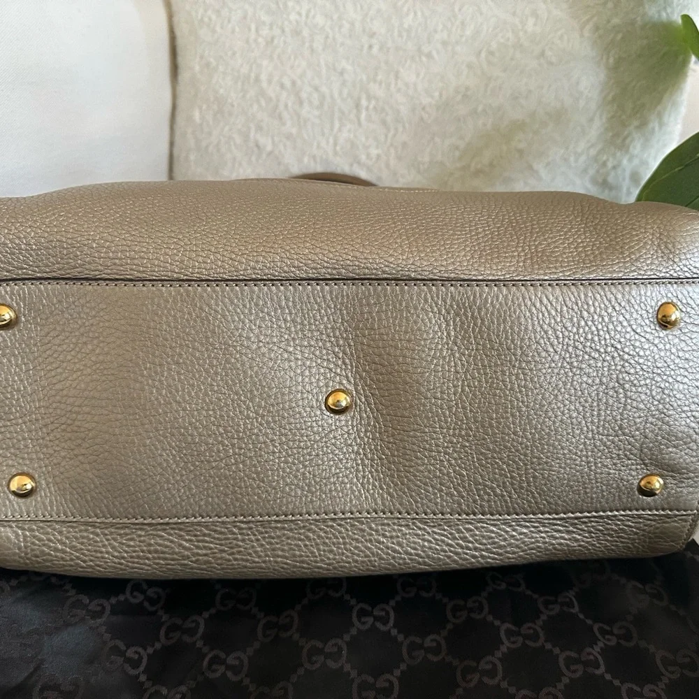 Gucci RARE Gold Ombre Pebbled Leather Shoulder Bag with Tassel - Picture 7 of 9